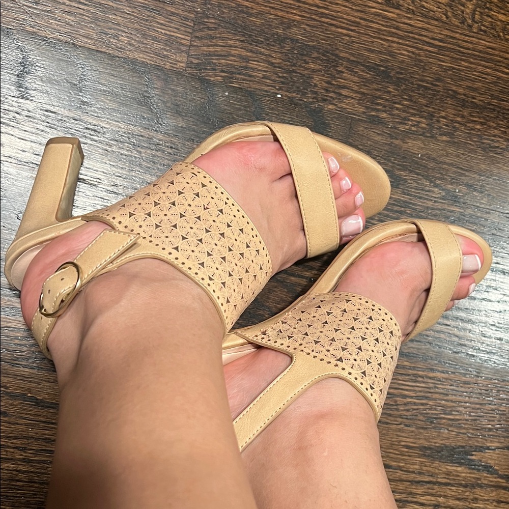 Kelly & Katie Beige Heeled Sandals